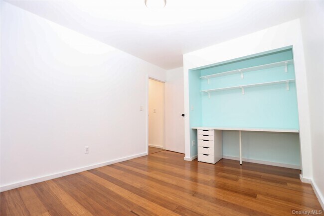 Building Photo - 259 Village Ct