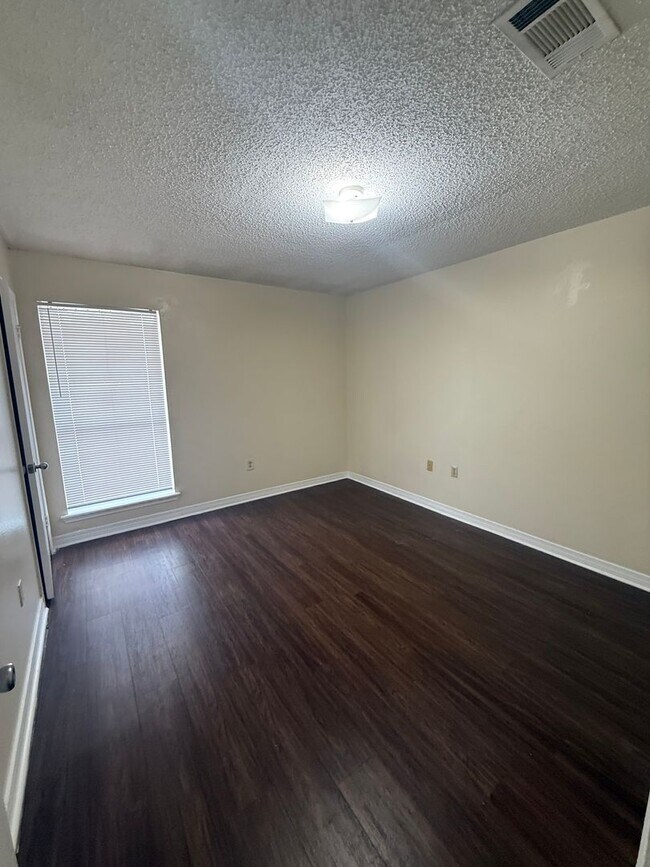 Building Photo - 3033 Toulon Dr