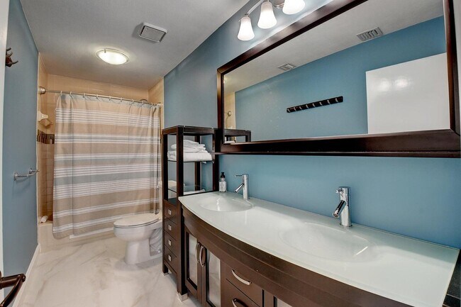 Building Photo - 399 SW 15th St