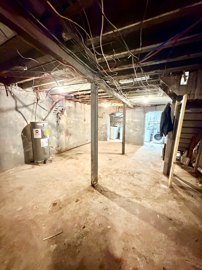 Building Photo - 6525 Saybrook Ave