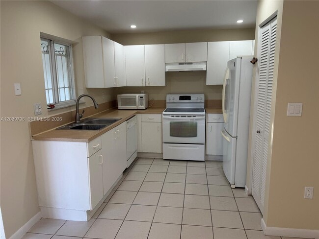 Building Photo - 17740 SW 103rd Ave