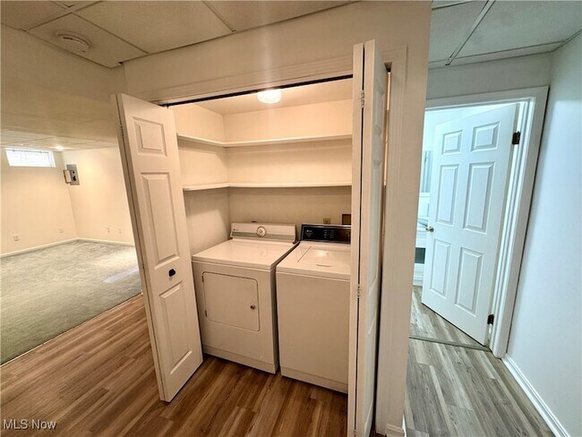 Building Photo - 1085 Sunhaven Dr