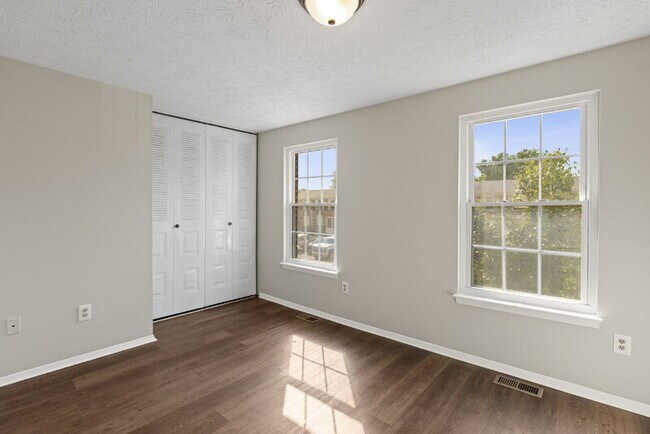 Building Photo - 916 Pentwood Ct
