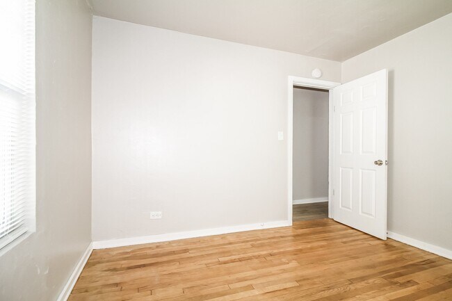 Building Photo - 206 W Kittyhawk Dr