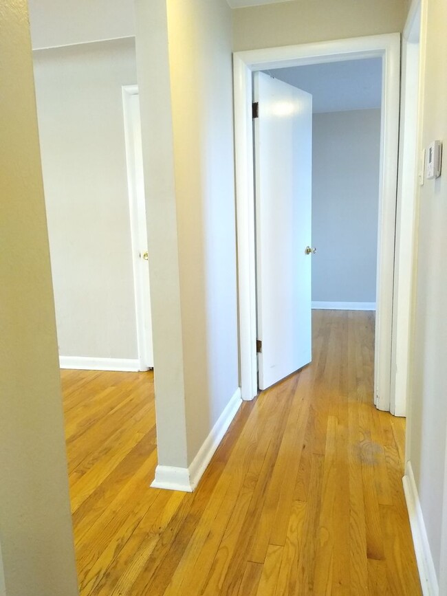 Building Photo - Park Hill 2 Bedroom 1 Bath Central Air! At...