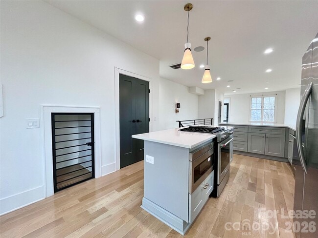 Building Photo - 614 West Blvd