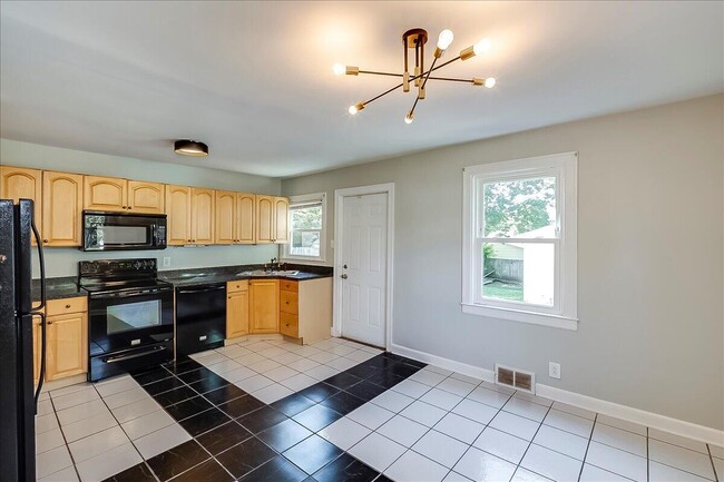 Building Photo - 1120 Liberty Rd