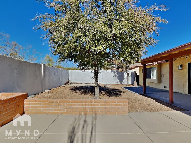 Building Photo - 370 S Pemberton Ave