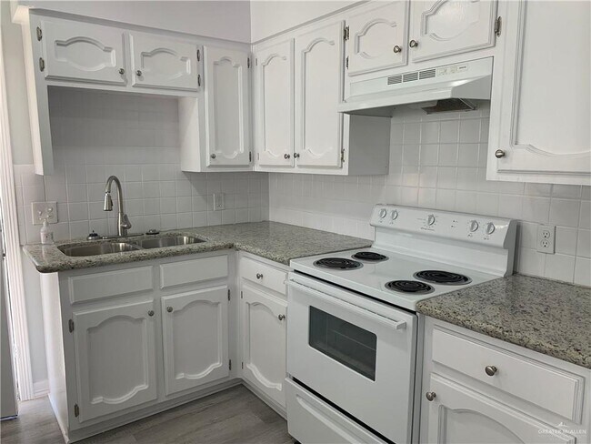 Building Photo - 10 Jason Ave