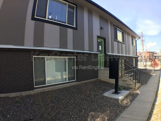 Building Photo - 2445 Lawrence St