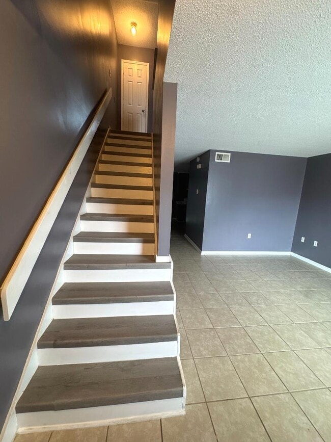 Building Photo - 251 Knight Dr