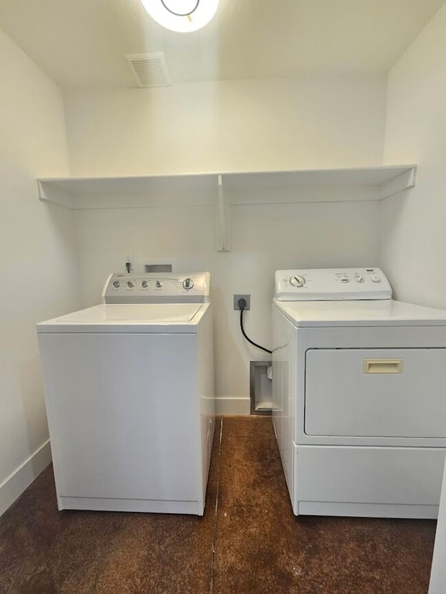 Building Photo - Country Living in Melba - Multi-Generational Home