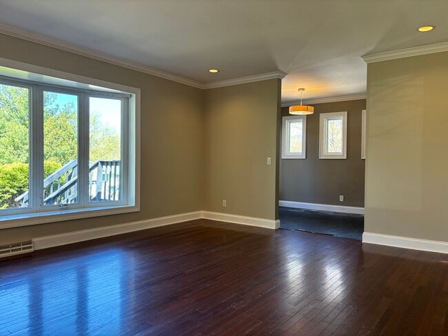 Building Photo - 2421 White Oak Trail