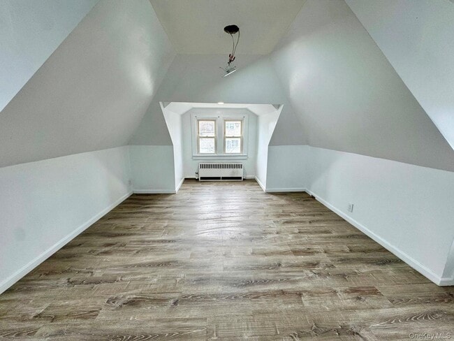 Building Photo - 10 Dorothy Ct