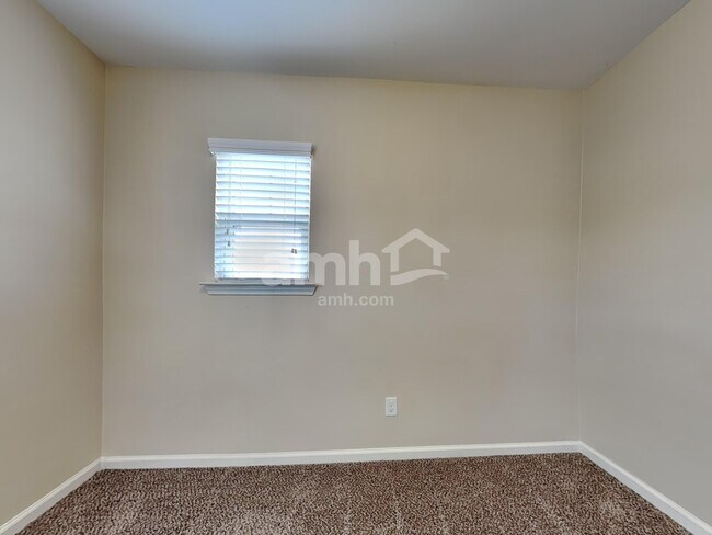 Building Photo - 3 Invierno Lake Dr