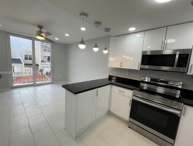 Building Photo - 3865 W 9th Ave