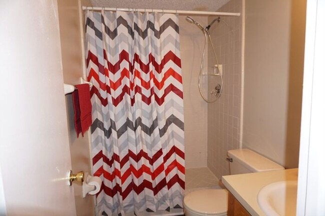 Building Photo - 2 Bedroom 2.5 Bath Townhome located in Arl...