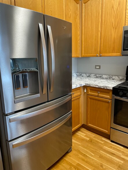 Building Photo - 1155 W Madison St