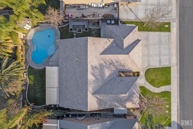 Building Photo - NW Home w/Pool & Firepit!