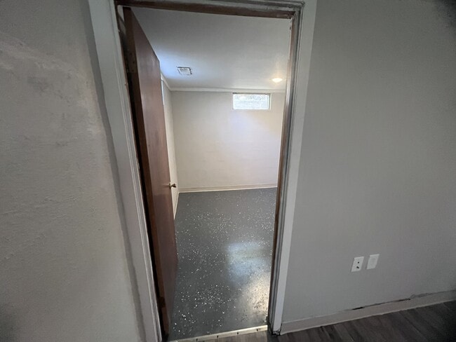 Building Photo - 724 Silver St