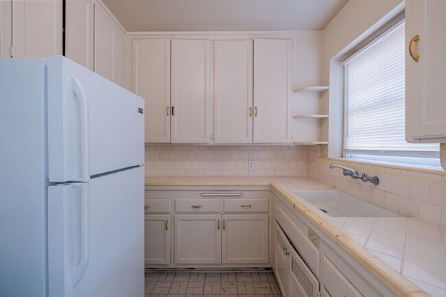 Building Photo - 1506 S Catalina Ave