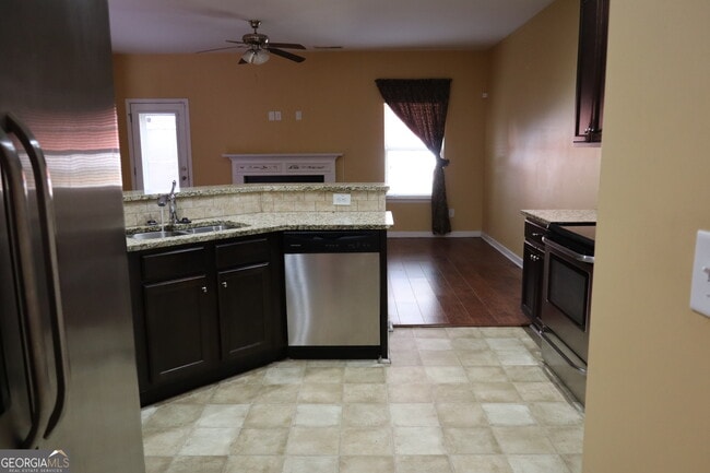 Building Photo - 131 Dustin Dr