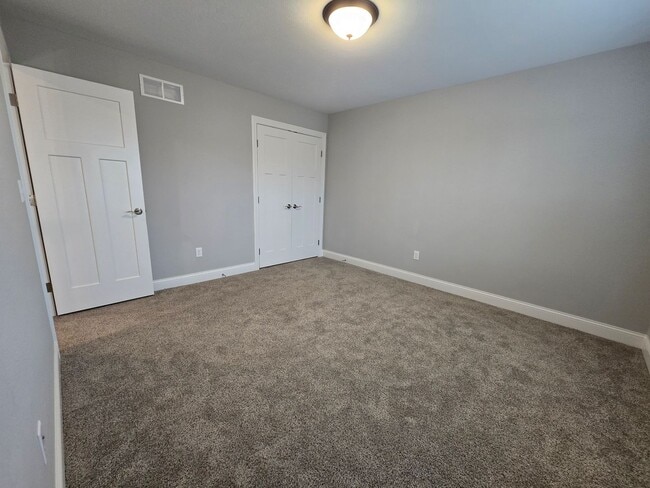 Building Photo - 6 Bedroom Home in Brookridge Estates