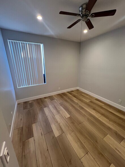 Building Photo - 2107 N Beachwood Dr