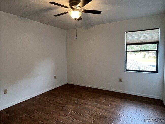 Building Photo - 810 E Gilchrist Ct