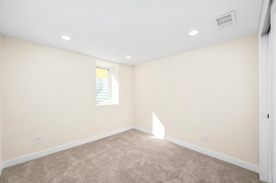 Building Photo - 2435 S Race St