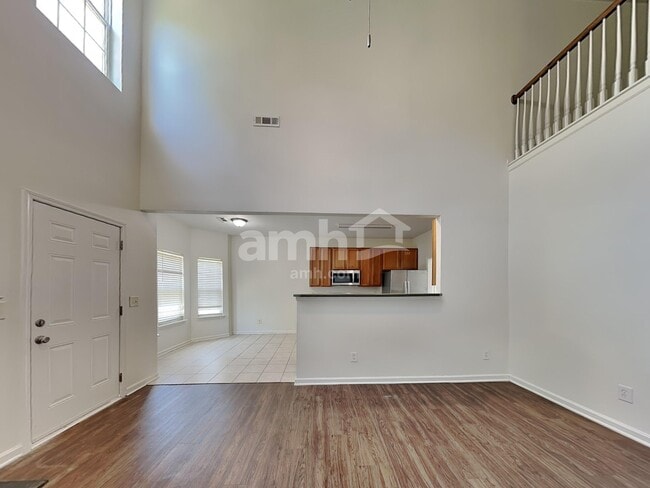 Building Photo - 925 Southridge Dr