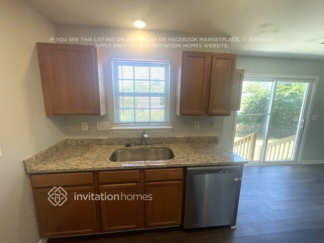 Building Photo - 756 Sir Raleigh Dr