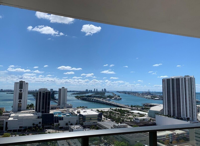 Building Photo - 1600 NE 1st Ave