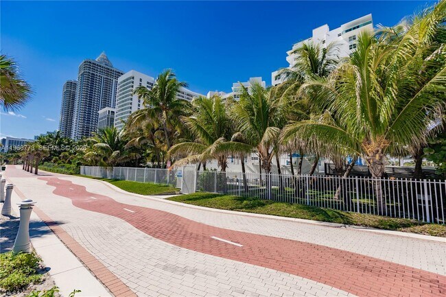 Building Photo - 5001 Collins Ave