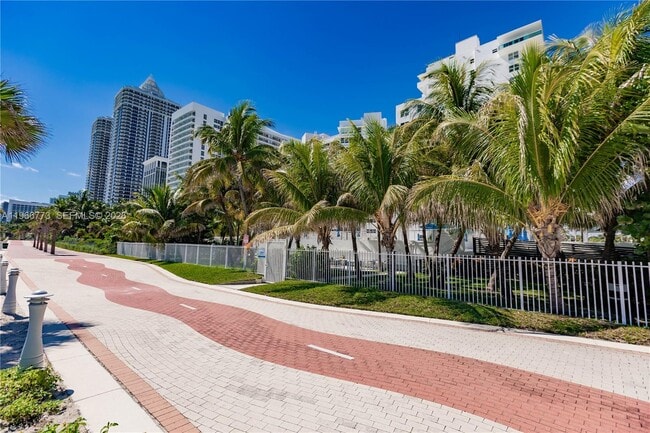 Building Photo - 5001 Collins Ave