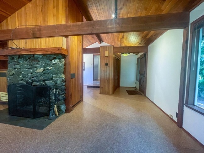 Building Photo - 3Bd/2.5Ba Edmonds Home