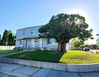 Building Photo - Pet Friendly Richland Duplex!