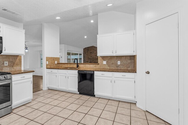 Building Photo - 1215 Three Forks Dr