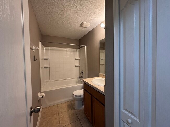 Building Photo - Summerfield Townhome