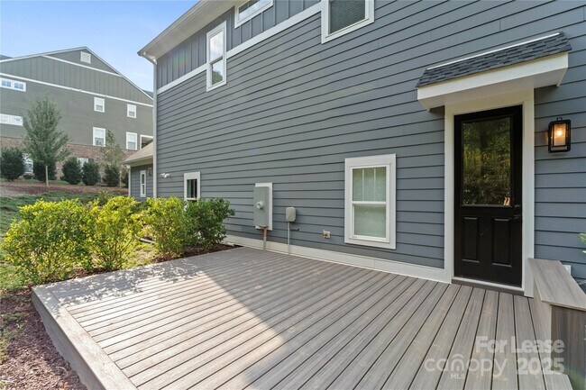 Building Photo - 805 Naples Dr