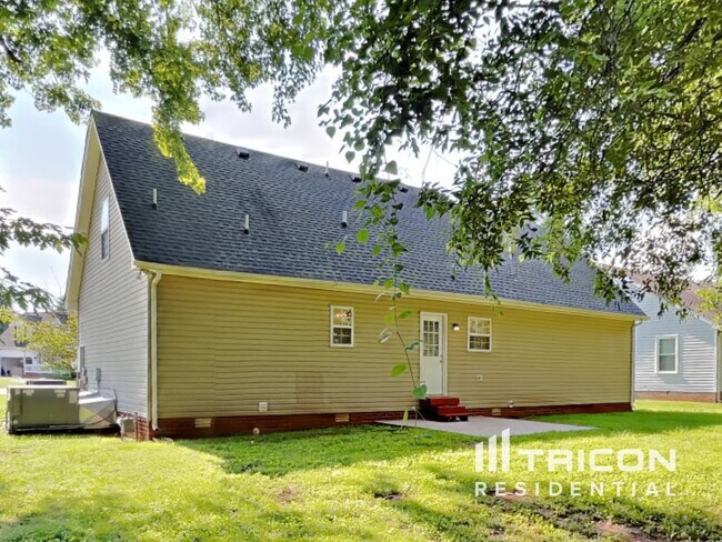 Building Photo - 1526 Amberwood Cir