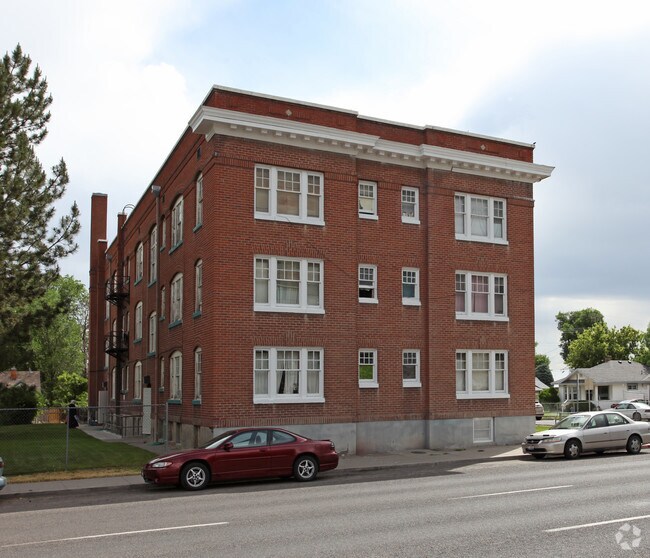 Building Photo - 203 Eden St N