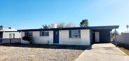 Building Photo - Must See 3 bedroom home! -  Fenced Yard - ...