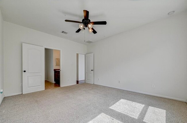 Building Photo - 11 Sagamore Ridge Pl