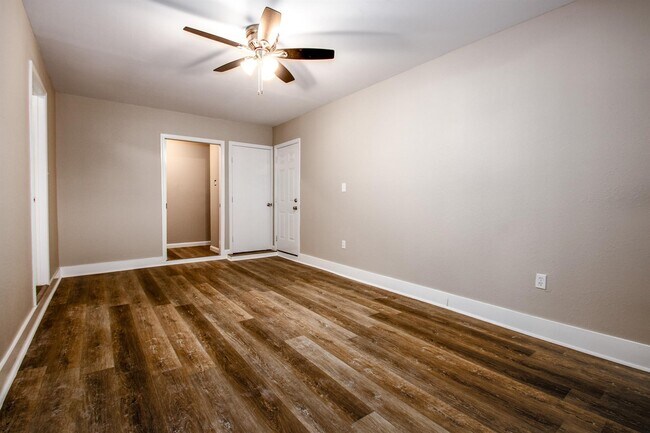 Building Photo - 207 Del Monte Ln