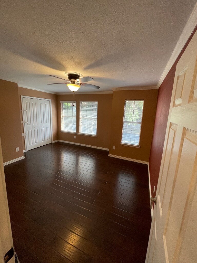 Building Photo - 4106 Cortina Dr