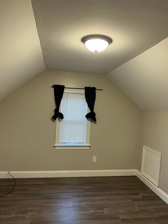 Building Photo - 101 Maple Ridge Ave