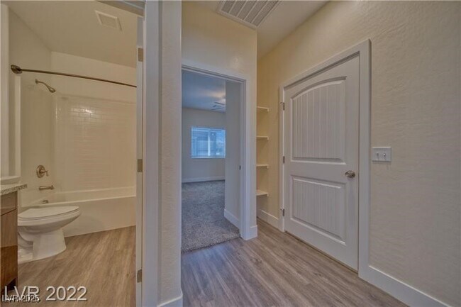 Building Photo - 1040 S Nail Crk Ct