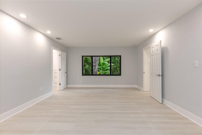 Building Photo - 13401 SW 83rd Ave