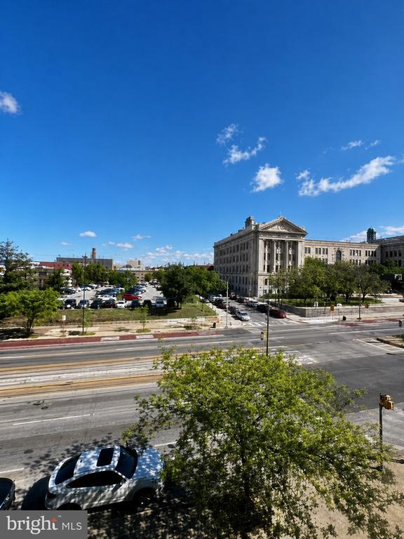 Building Photo - 139 E North Ave